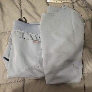Large FIGS scrub set